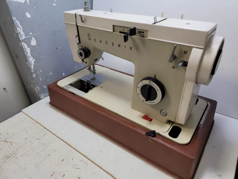 MASZYNA DO SZYCIA ŁUCZNIK TUR 2 +PEDAL