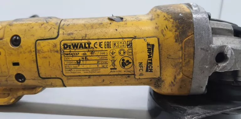 SZLIFIERKA KĄTOWA DEWALT DWE4237-QS 1400W