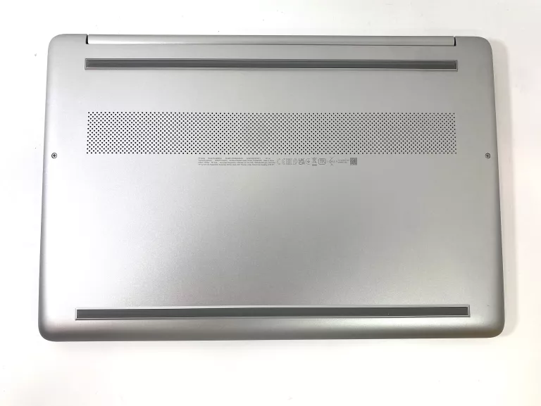 LAPTOP HP 15S-EQ2023NW 15,6" AMD RYZEN 3 8 GB / 256 GB SREBRNY