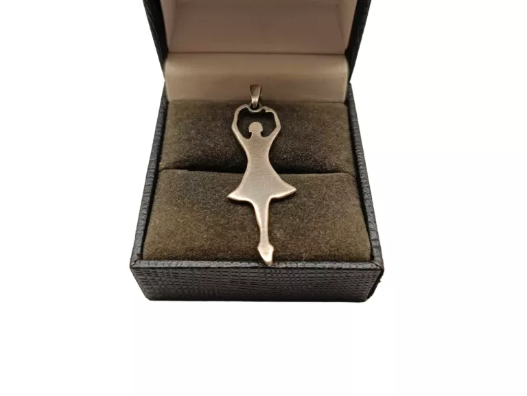 SREBRNY WISIOREK BALETNICA PR.925 4,2CM | 2,11G
