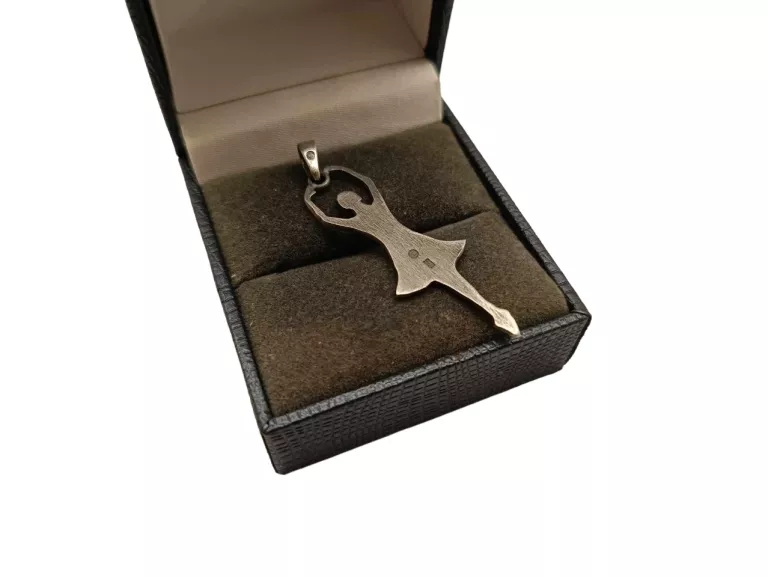 SREBRNY WISIOREK BALETNICA PR.925 4,2CM | 2,11G