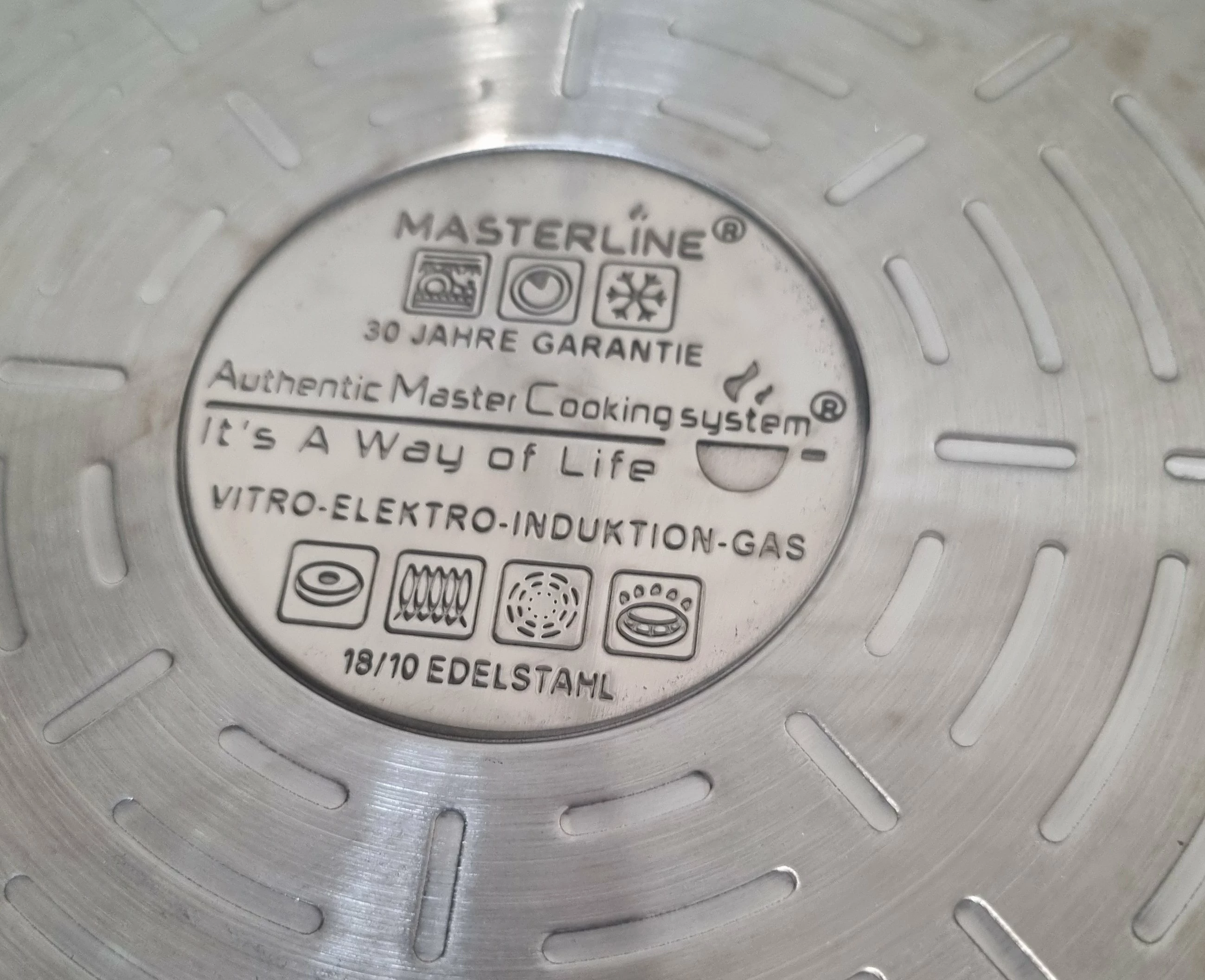 garnki-masterline-w-walizce-liczba-elementow-w-zestawie-12