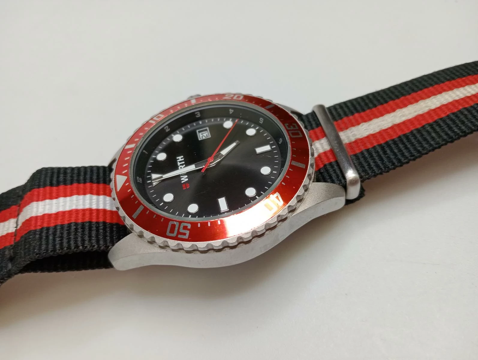 zegarek-wurth-na-pasku-materialowym-typ-nareczny