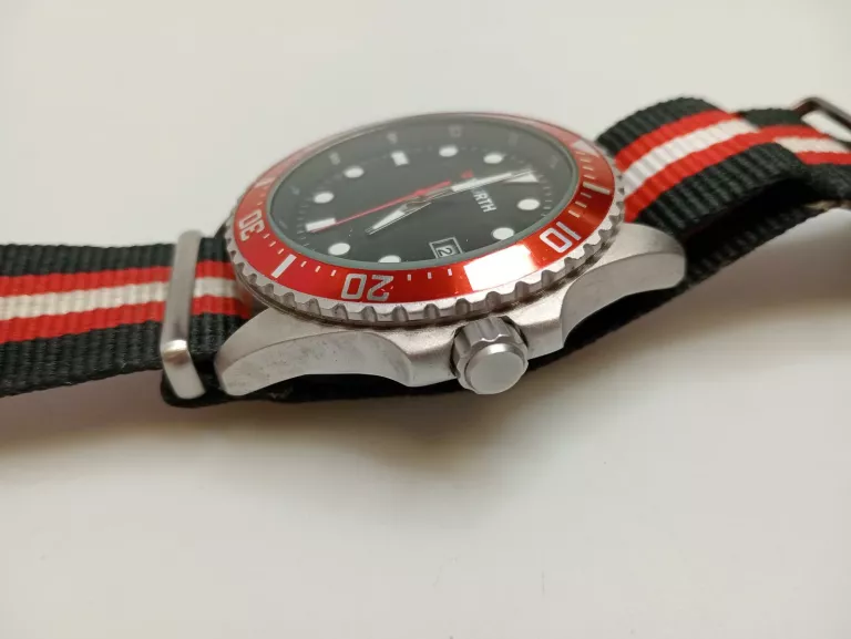 zegarek-wurth-na-pasku-materialowym-mechanizm-kwarcowy