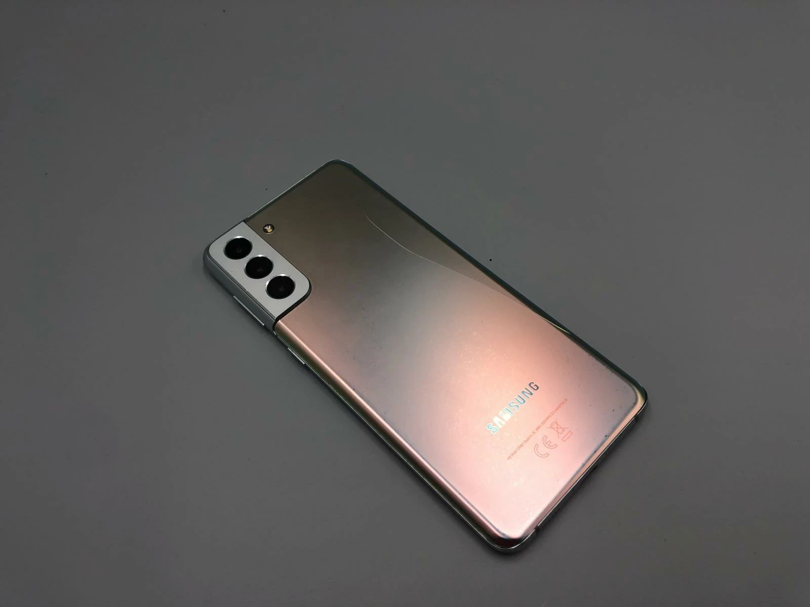 telefon-samsung-galaxy-s21pudelko-przekatna-ekranu-67