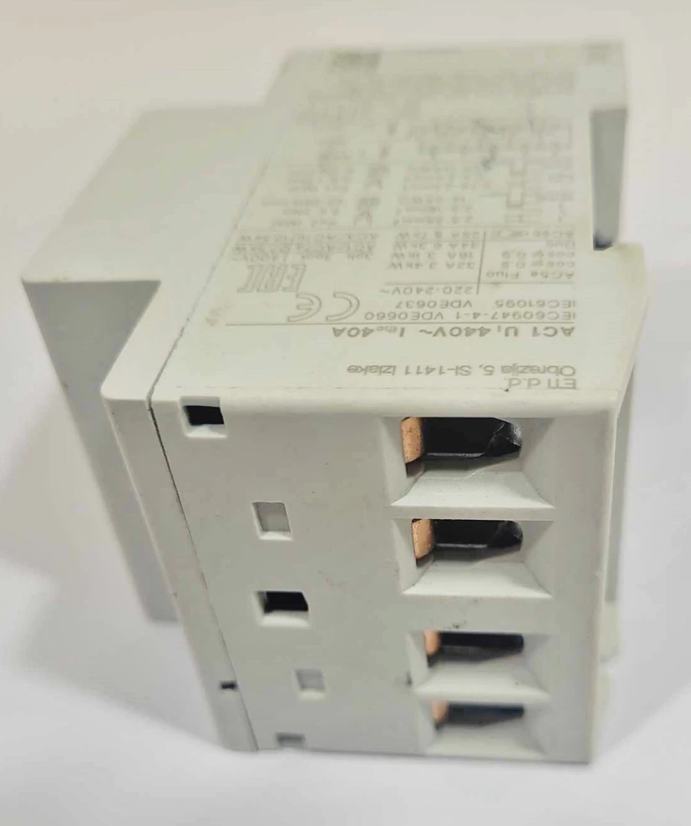 stycznik-instalacyjny-ac1-u-440v-dlugosc-mm-700