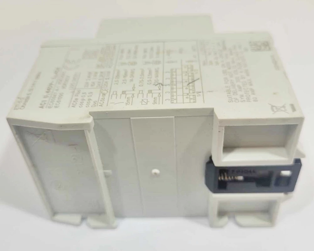 stycznik-instalacyjny-ac1-u-440v-szerokosc-5250