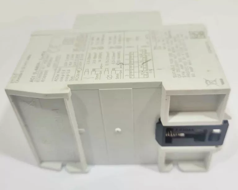 stycznik-instalacyjny-ac1-u-440v-wysokosc-8750