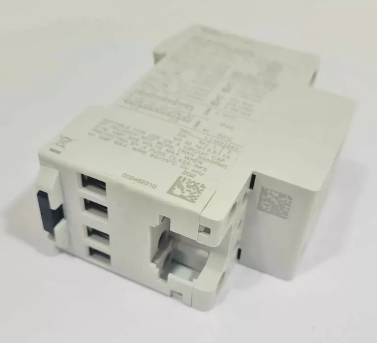 STYCZNIK INSTALACYJNY AC1 U 440V