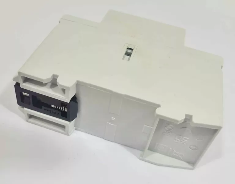 stycznik-instalacyjny-ac1-u-440v-ean-gtin-9004840015645