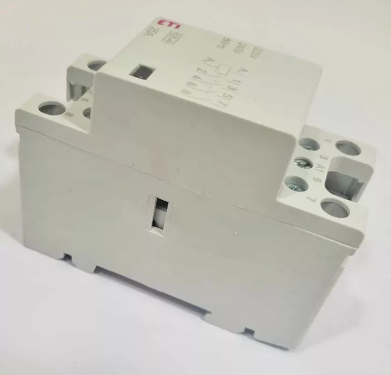 STYCZNIK INSTALACYJNY AC1 U 440V