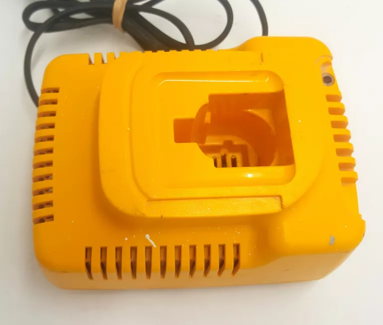 ŁADOWARKA DEWALT DE9130