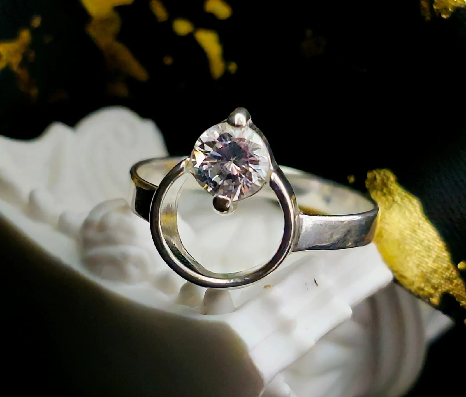 delikatny-srebrny-pierscionek-koleczko-i-cyrkonia-p925-175g-r11-grunwaldzka-18-adex-bud-zabkowice-slaskie