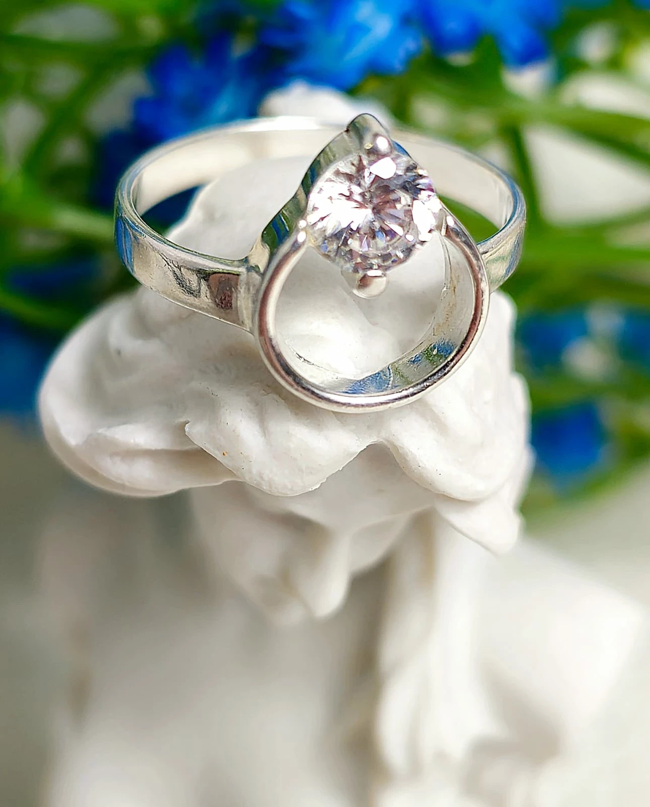 delikatny-srebrny-pierscionek-koleczko-i-cyrkonia-p925-175g-r11-product-id-943089c3-e4e5-40ac-a728-c7b5aae6ca1b