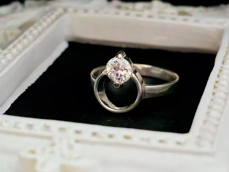 delikatny-srebrny-pierscionek-koleczko-i-cyrkonia-p925-175g-r11-material-srebro