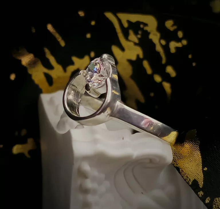 delikatny-srebrny-pierscionek-koleczko-i-cyrkonia-p925-175g-r11-stan-powystawowy