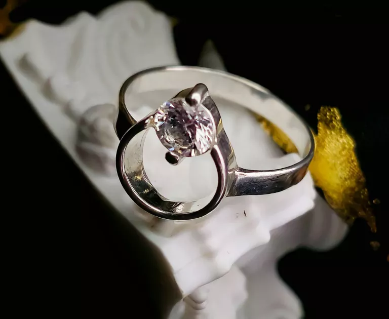 delikatny-srebrny-pierscionek-koleczko-i-cyrkonia-p925-175g-r11-marka-bez-marki