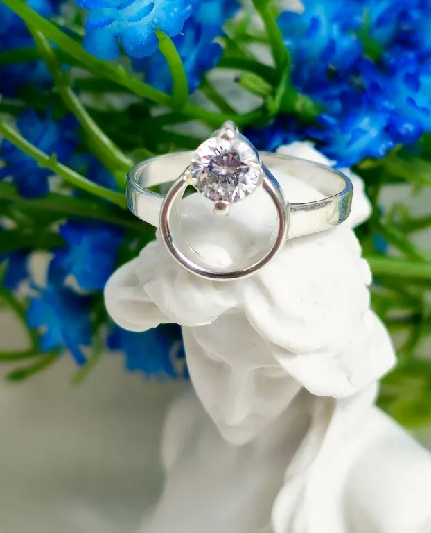 delikatny-srebrny-pierscionek-koleczko-i-cyrkonia-p925-175g-r11-cechy-brak