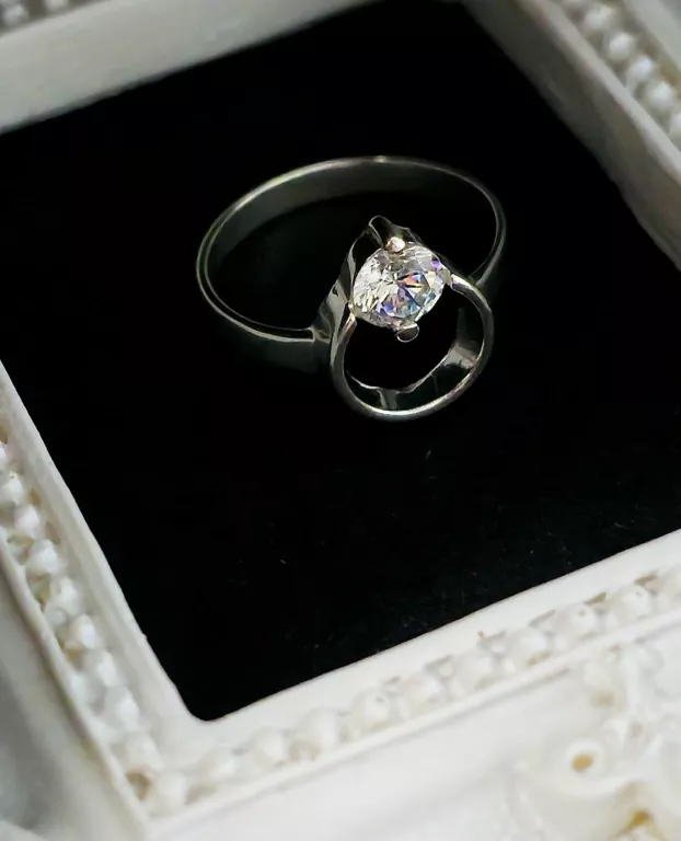 delikatny-srebrny-pierscionek-koleczko-i-cyrkonia-p925-175g-r11-rozmiarsrednica-wew-mm-111600