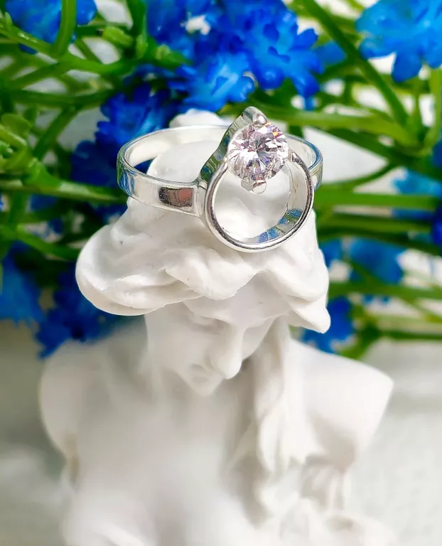 delikatny-srebrny-pierscionek-koleczko-i-cyrkonia-p925-175g-r11-grunwaldzka-18-adex-bud-zabkowice-slaskie