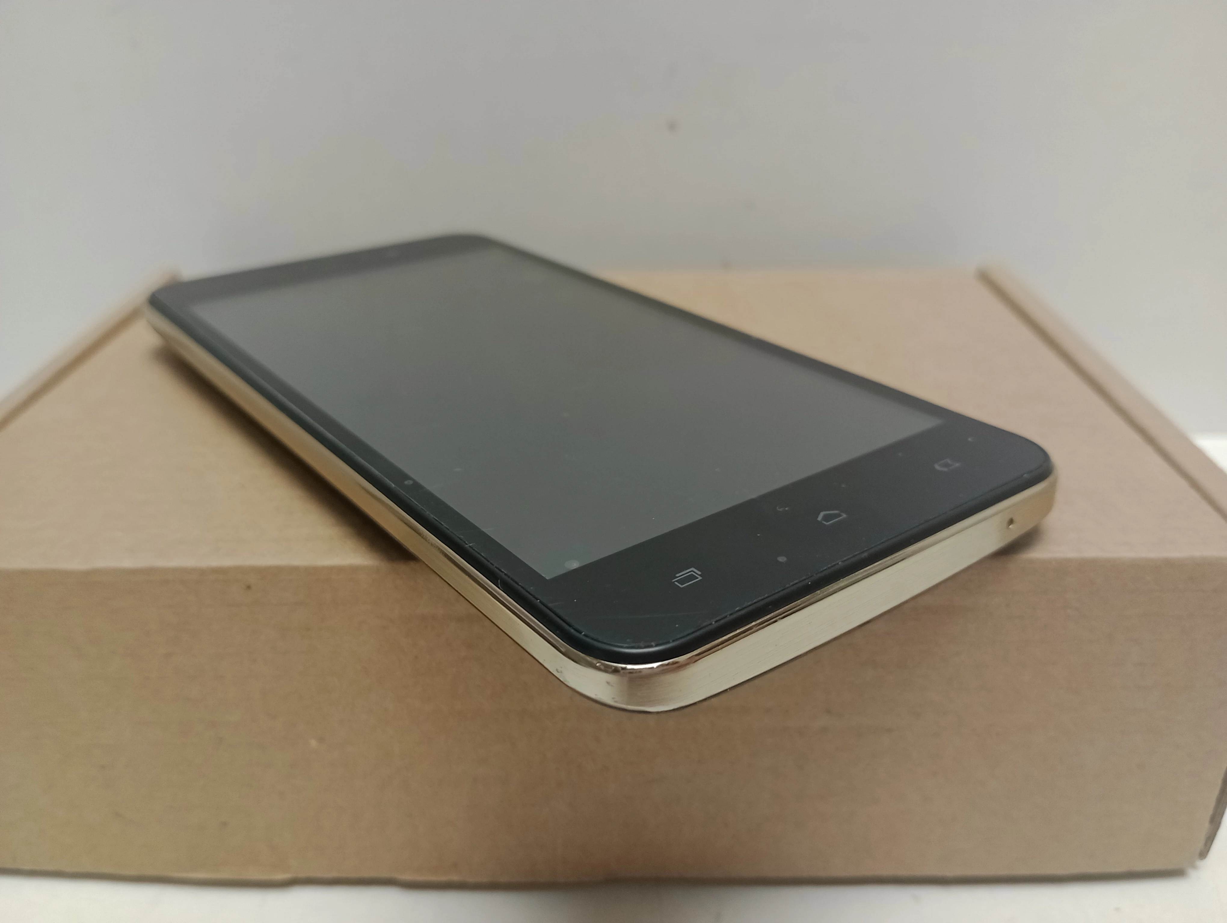 telefon-qsmart-mb5013-typ-smartfon