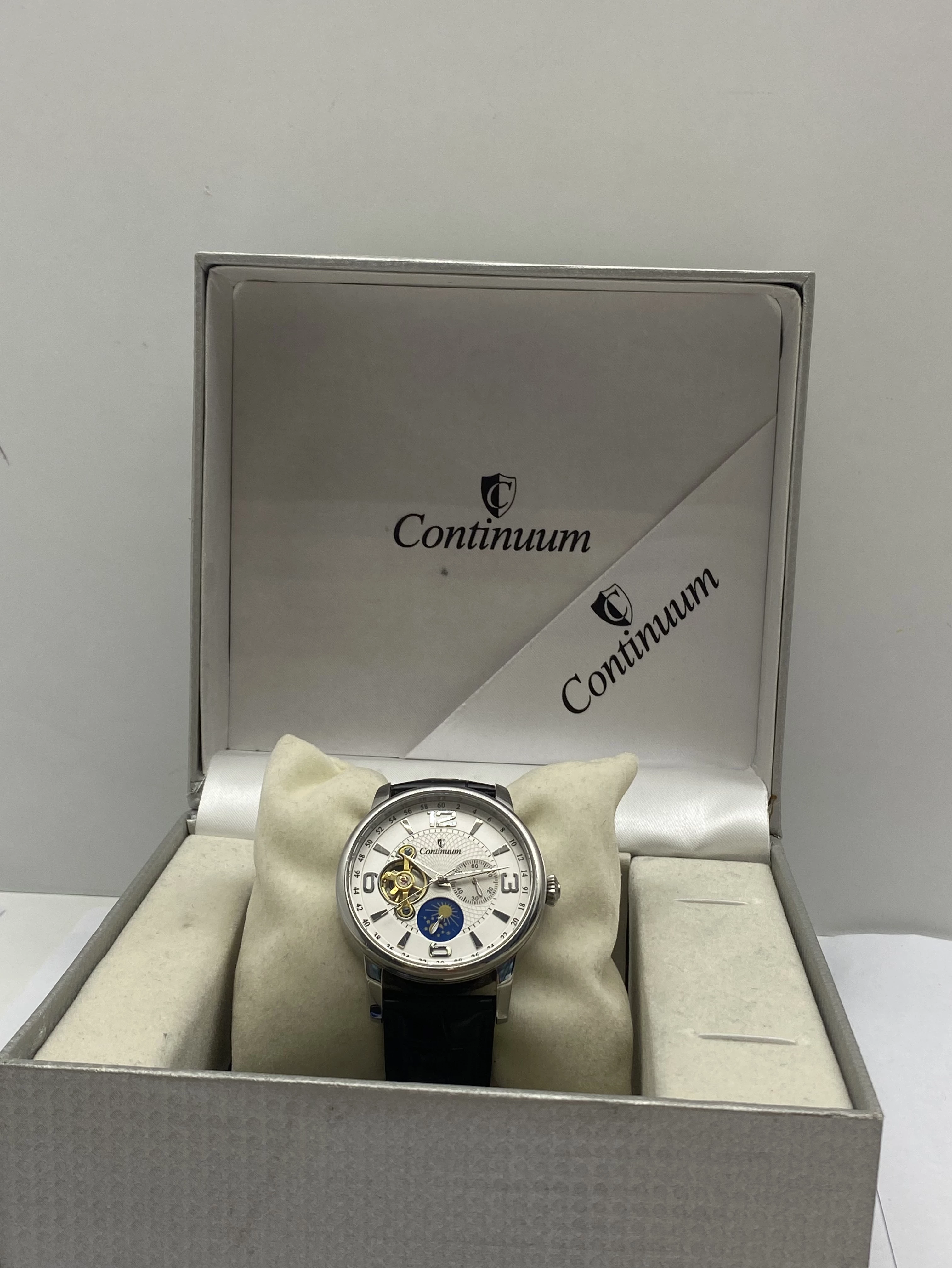 zegarek-continuum-c15h14-pilsudskiego-86-wroclaw