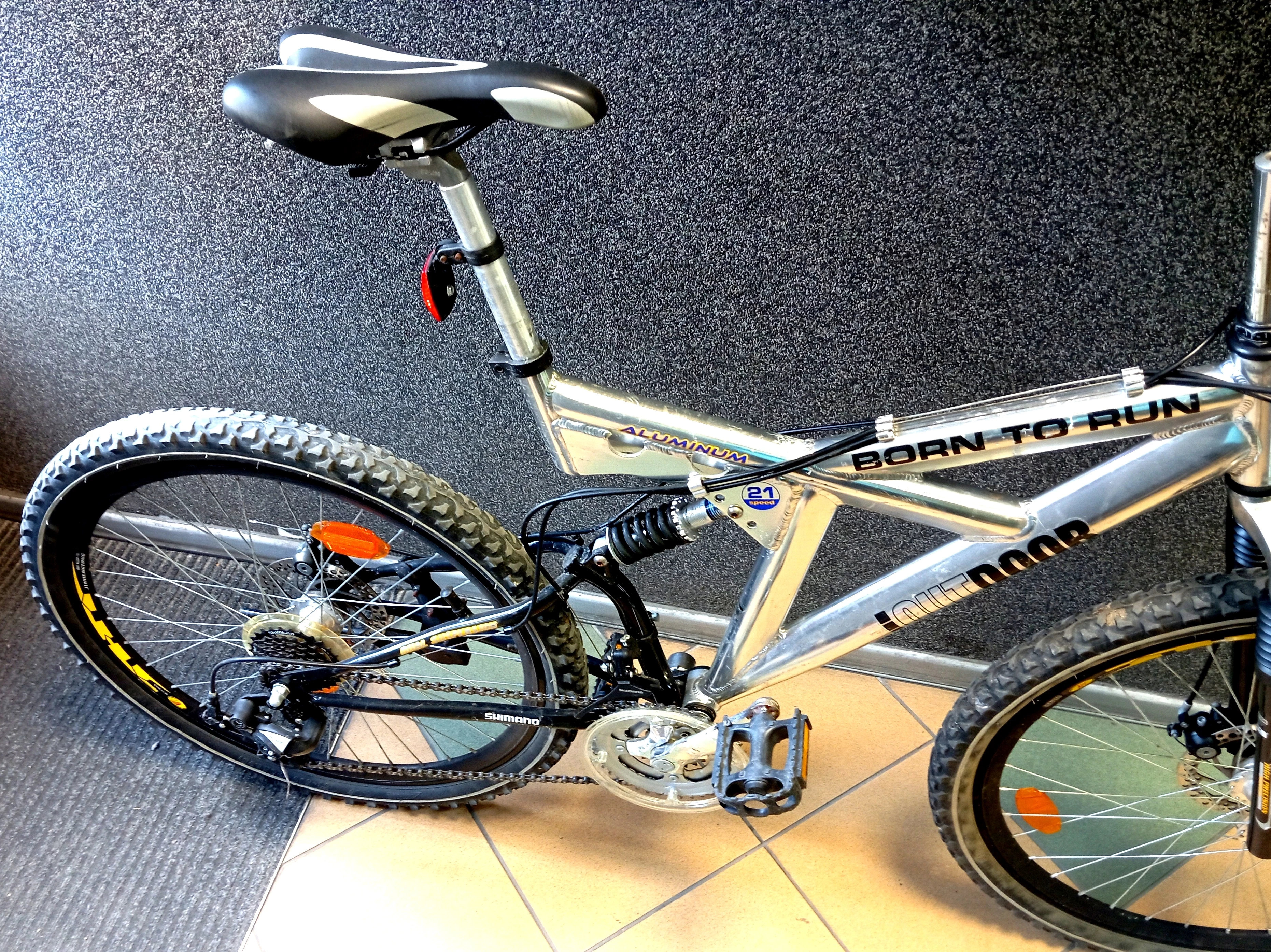 rower-gorski-outdoor-born-to-run-aluminium-kolor-srebrny