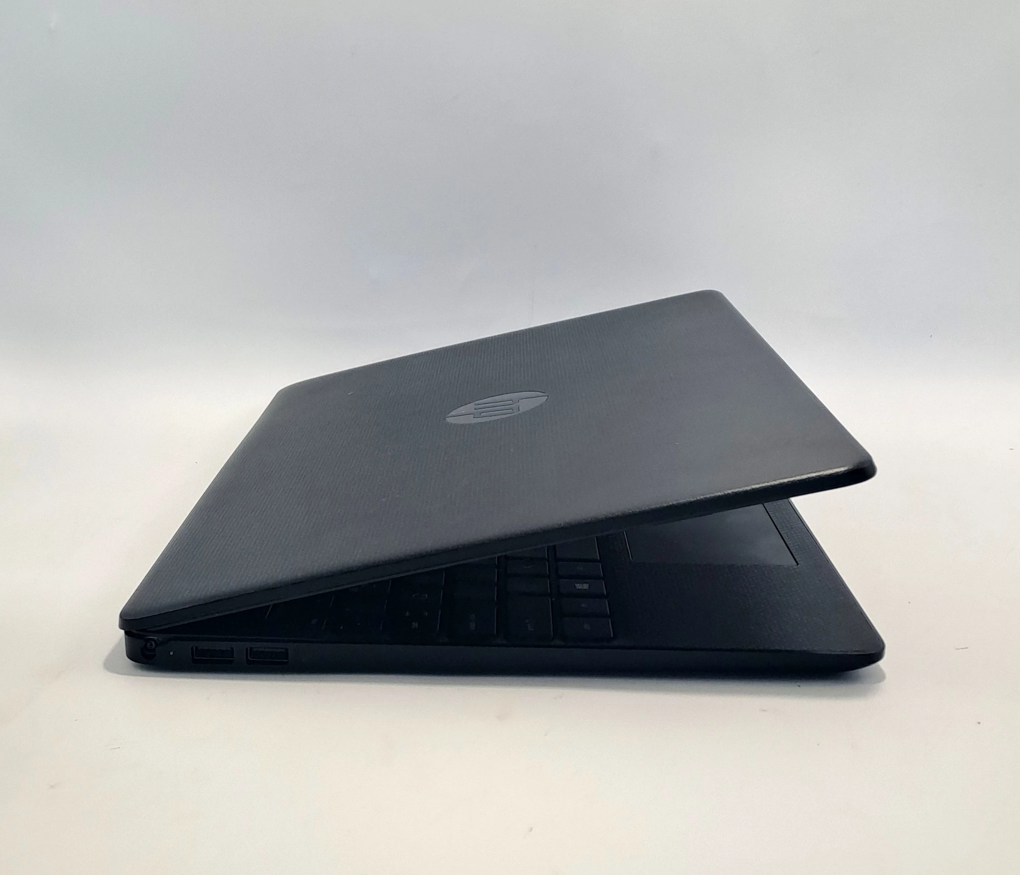 laptop-hp-ryzen-5-3500u-amd-8gb-ssd-amd-radeon-kod-producenta-2c5w0ea