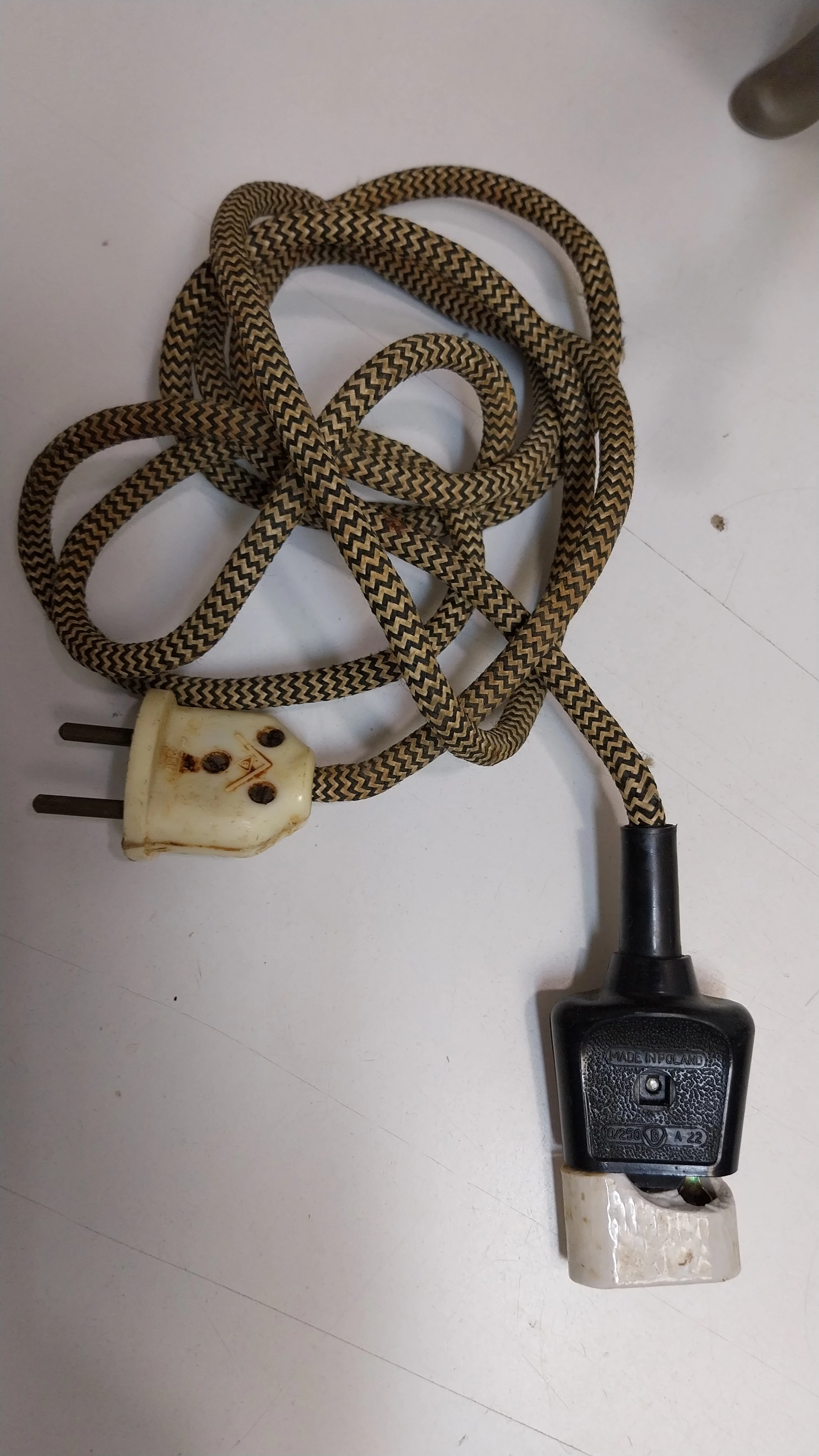 samowar-z-czasow-prl-osiedle-centrum-d1-krakow