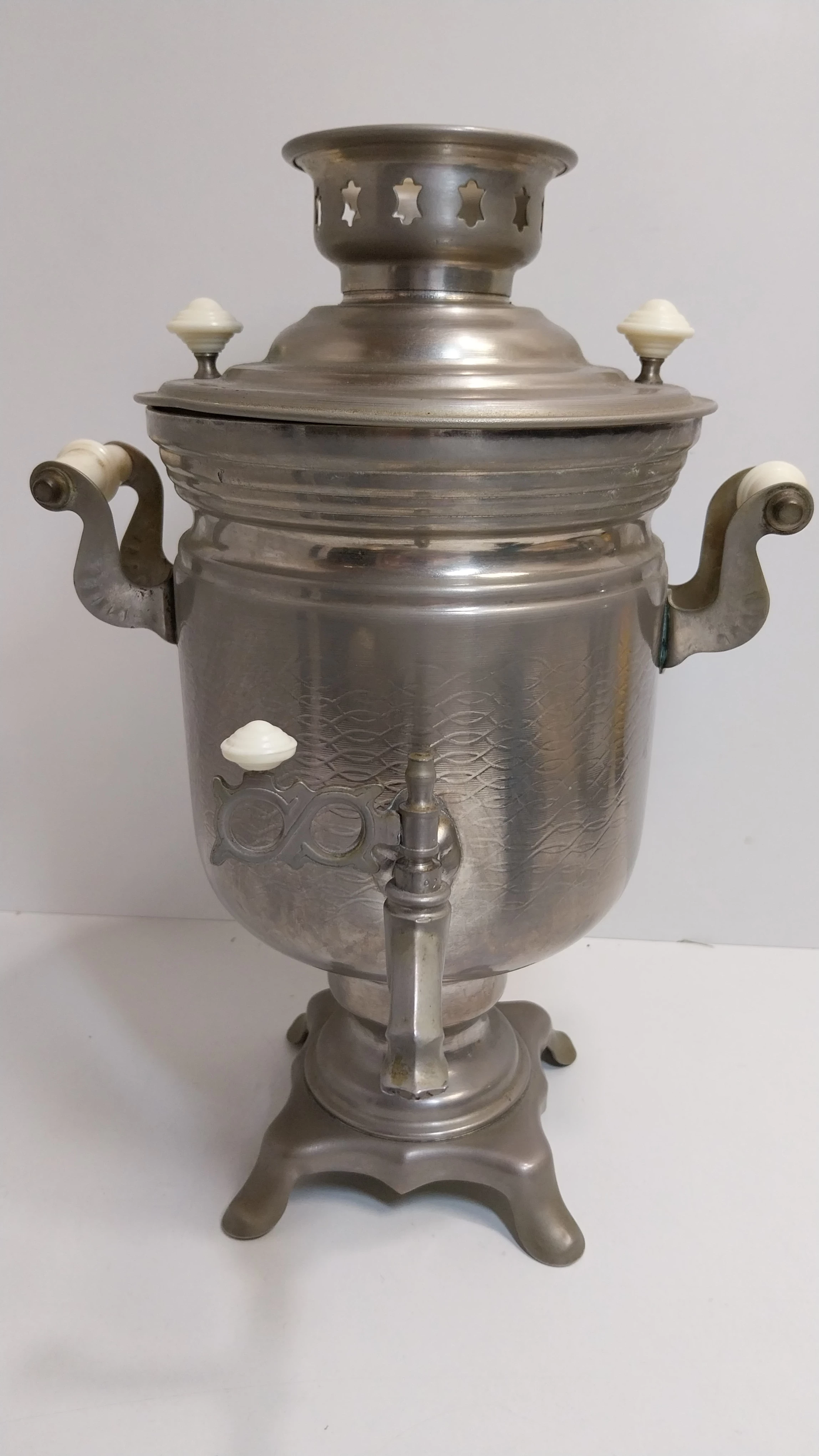 samowar-z-czasow-prl-osiedle-centrum-d1-krakow