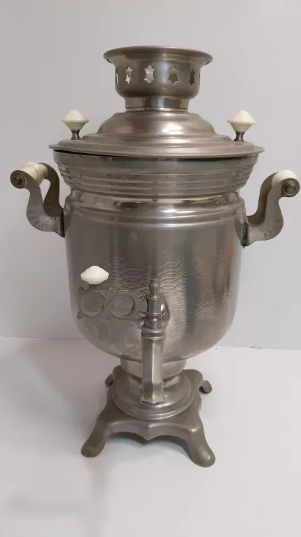 samowar-z-czasow-prl-osiedle-centrum-d1-krakow