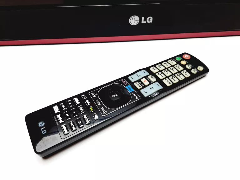 TV TELEWIZOR LG 32LD350 32 CALE + PILOT/ BRAK NOGI
