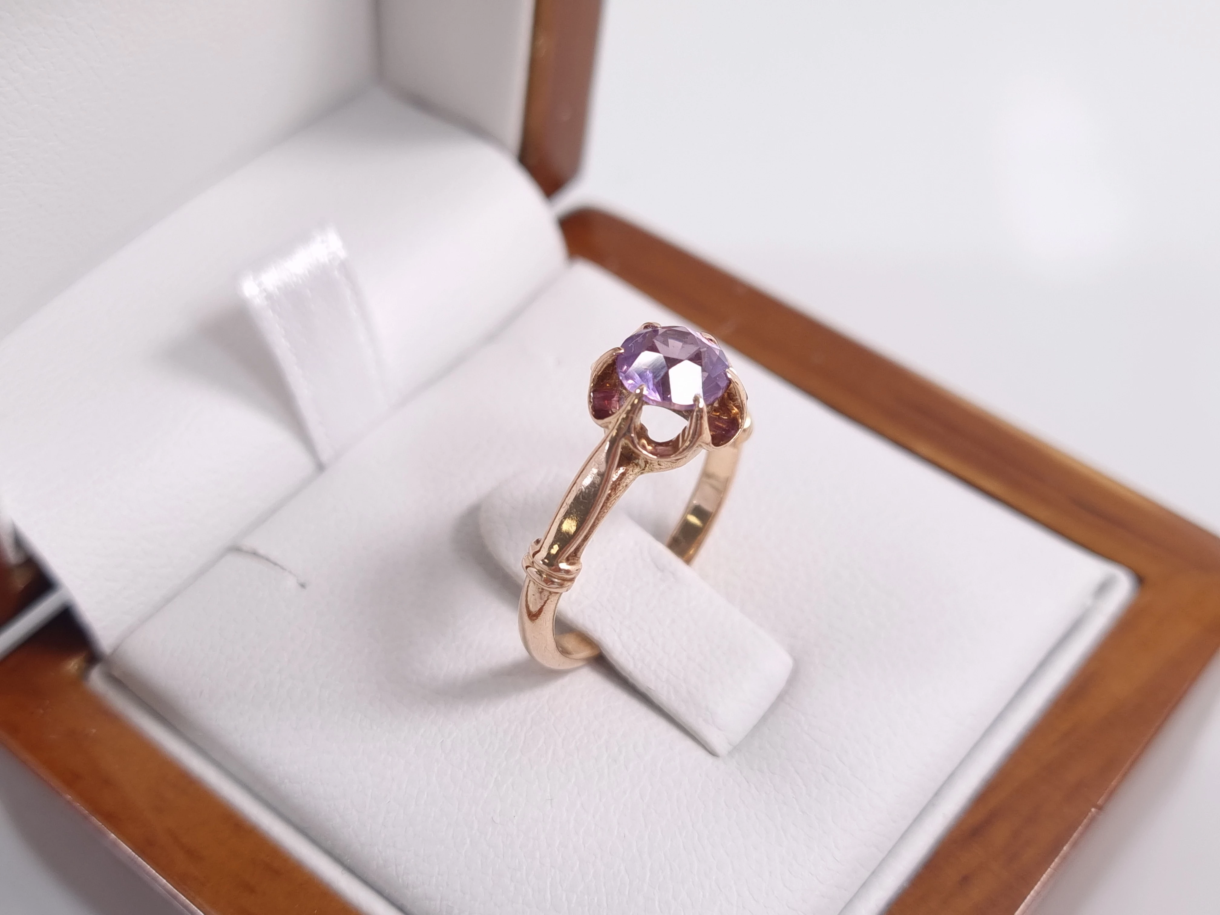 zloty-pierscionek-synt-ametyst-583-275g-r10-plec-15851-1