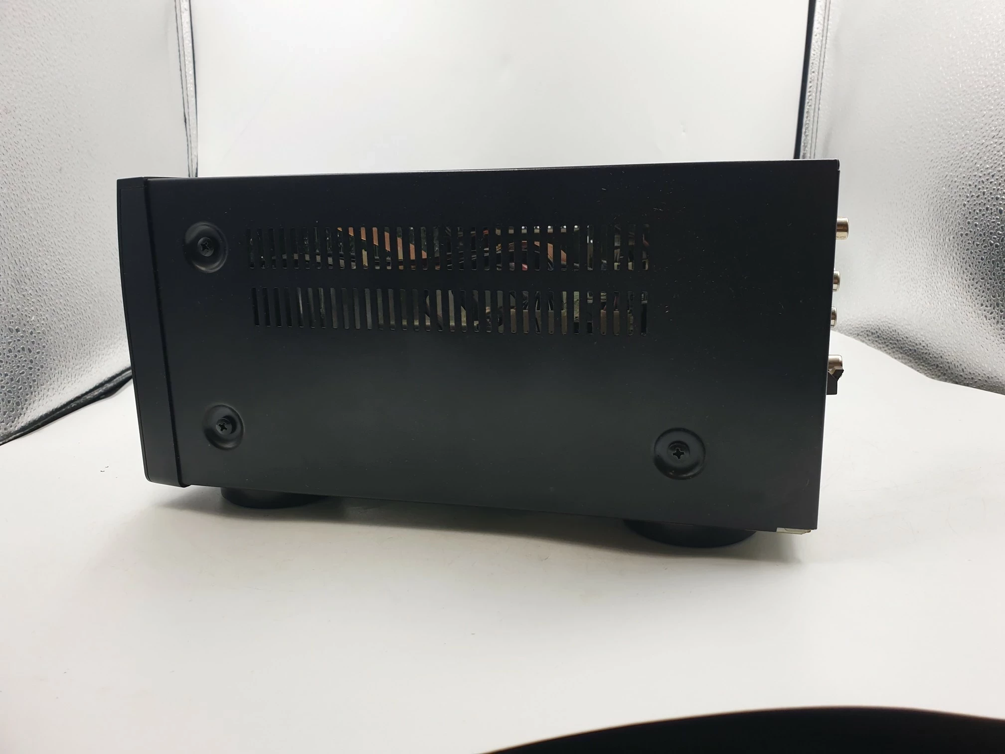 amplituner-denon-avr-x250bt-pilot-zasilacz-zalaczone-wyposazenie-pilot-kabel-zasilajacy