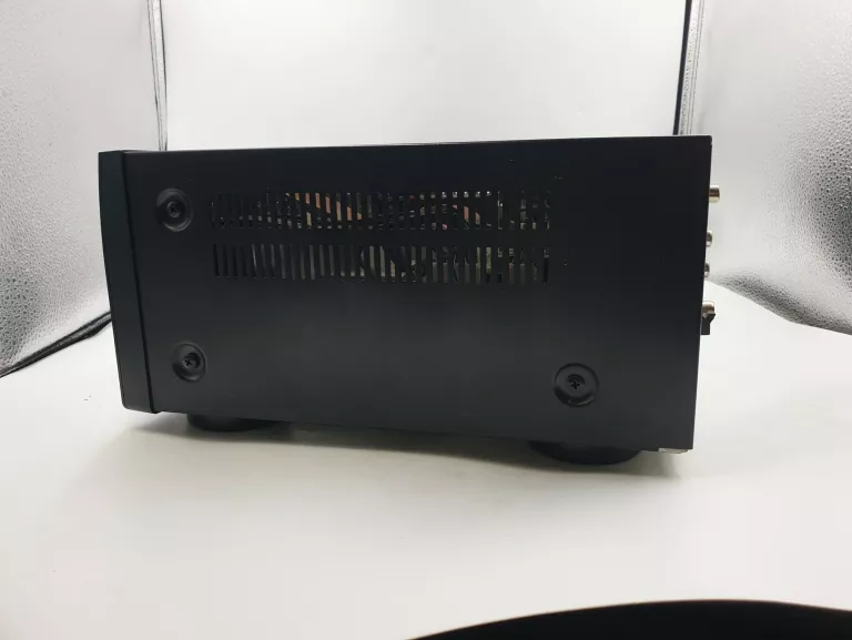 amplituner-denon-avr-x250bt-pilot-zasilacz-zalaczone-wyposazenie-pilot-kabel-zasilajacy