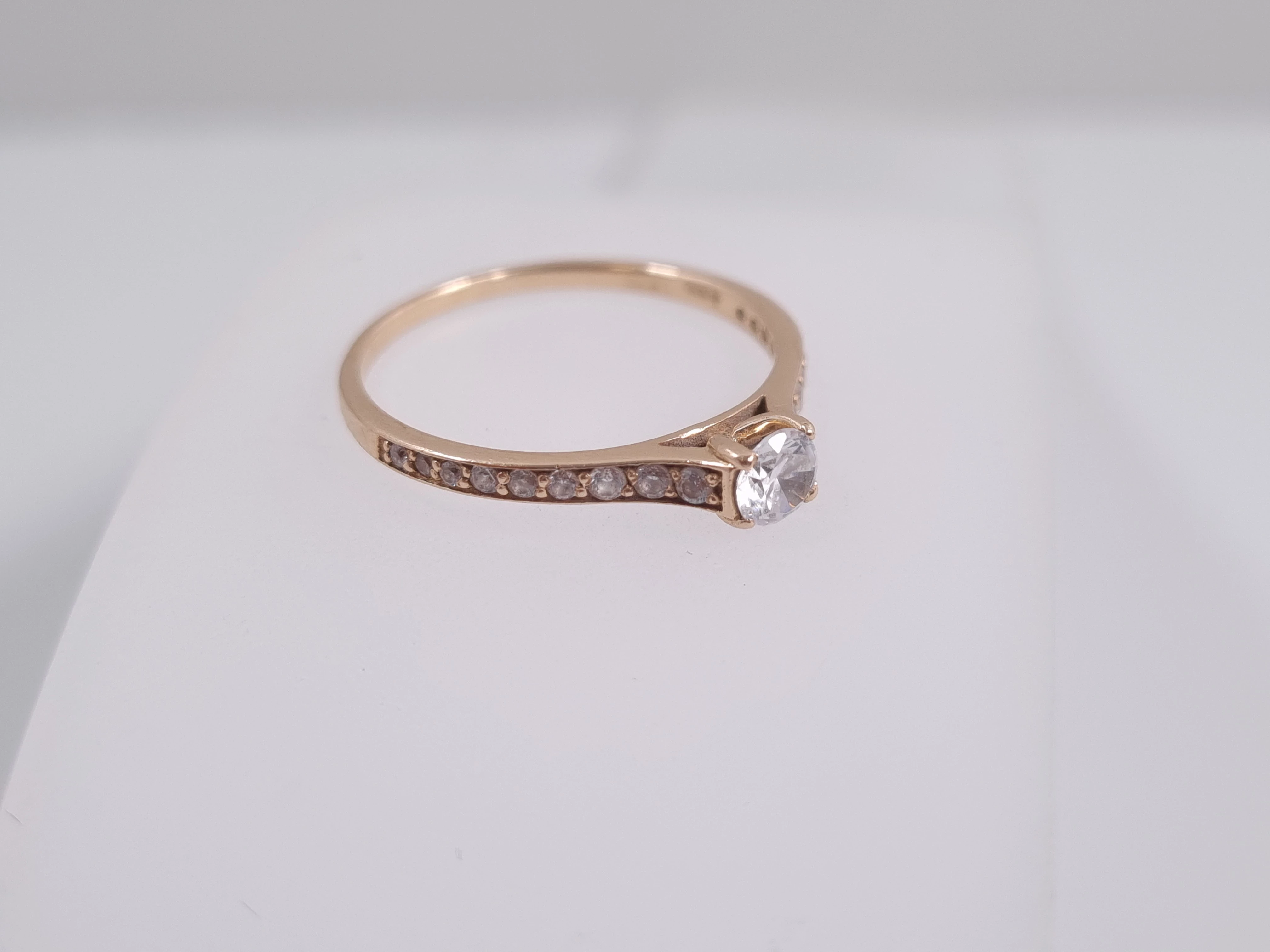 zloty-pierscionek-z-cyrkoniami-14k-146g-r15-material-15835-2