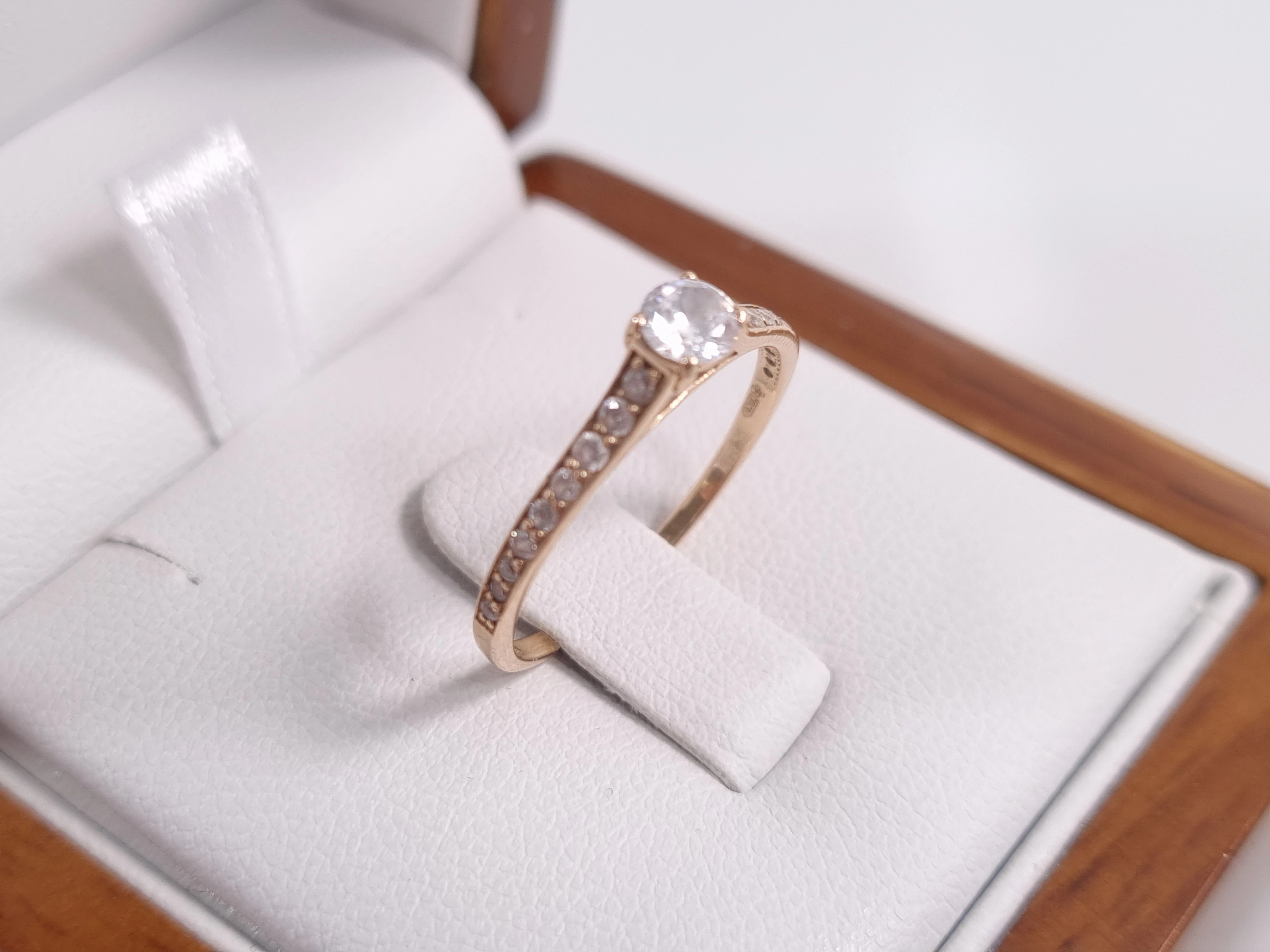 zloty-pierscionek-z-cyrkoniami-14k-146g-r15-ean-gtin-5905868204032