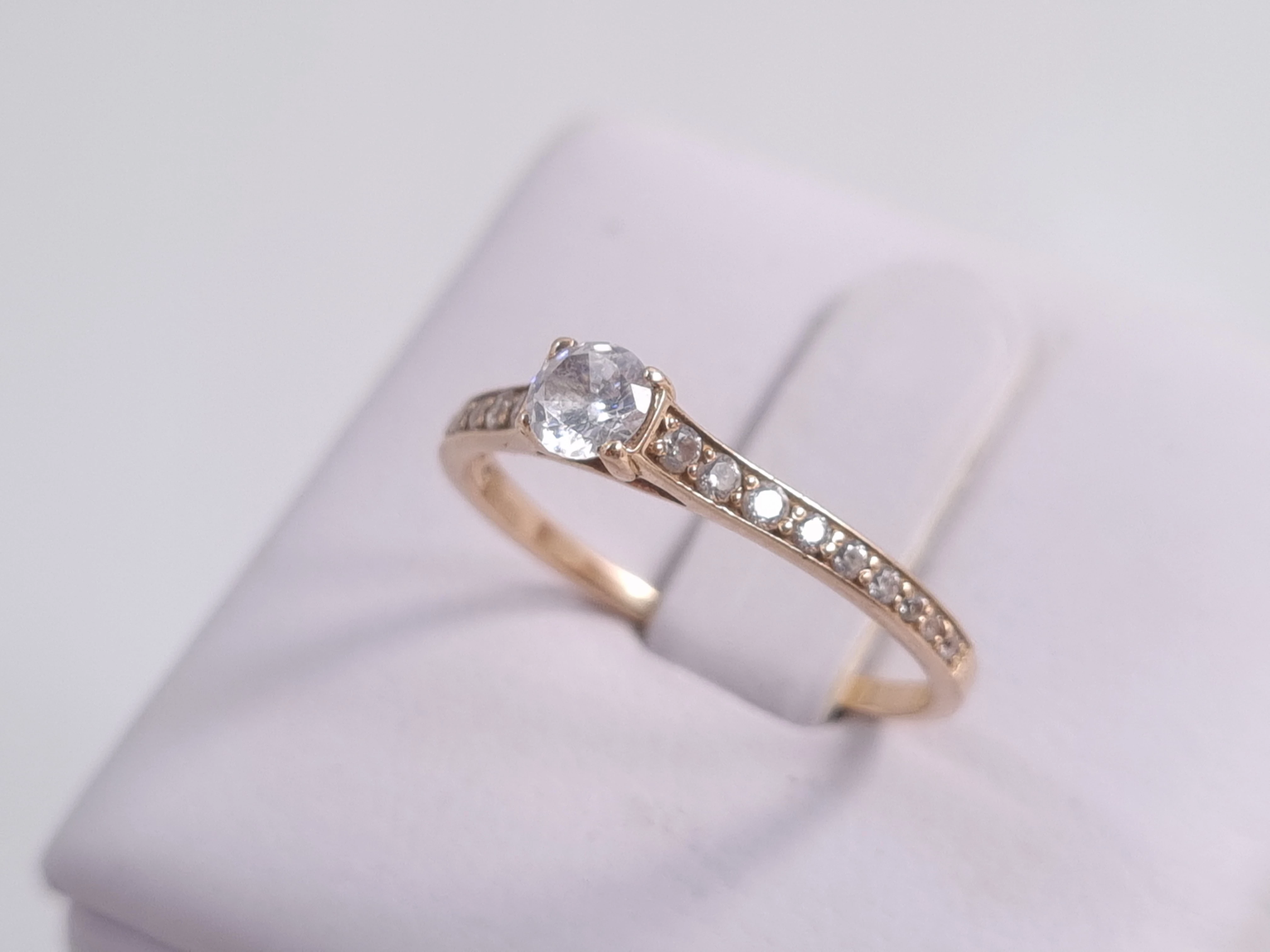 zloty-pierscionek-z-cyrkoniami-14k-146g-r15-kolor-dominujacy-205826-225106