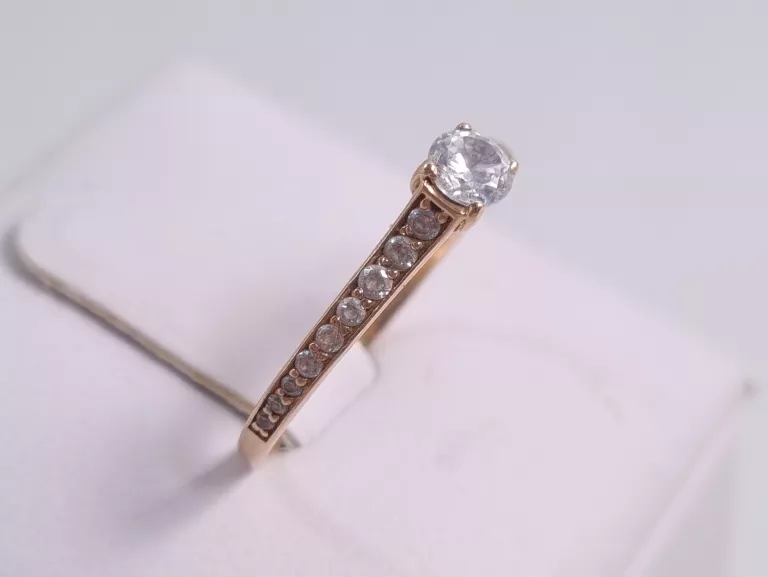 ZŁOTY PIERŚCIONEK Z CYRKONIAMI 14K 1,46G R.15