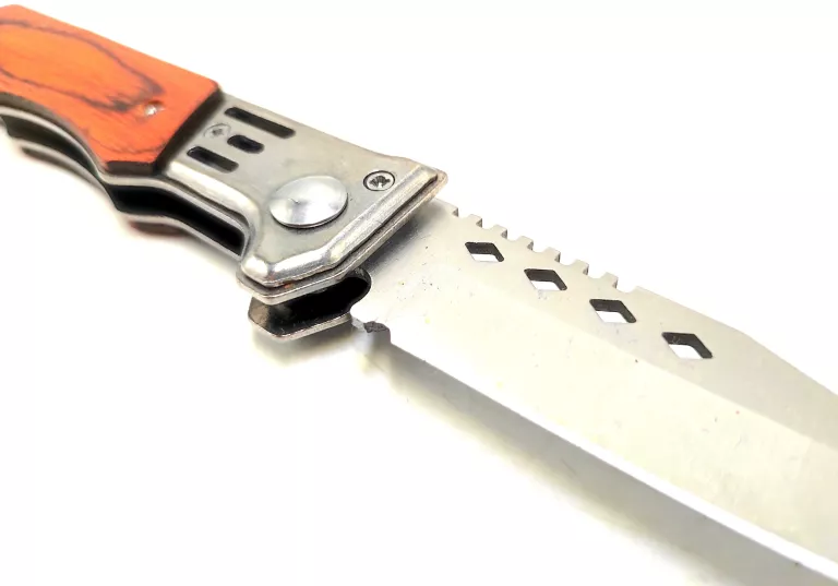 sprezynowy-noz-skladany-rodzaj-noz