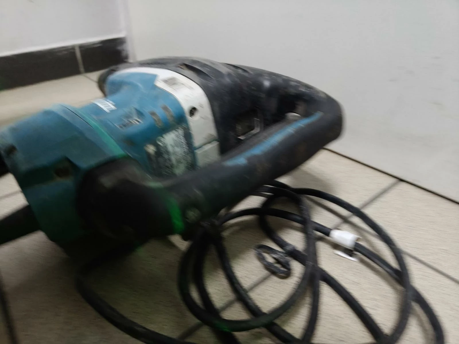 mlot-udarowo-obrotowy-makita-hr5212c-walizka-energia-udaru-1910