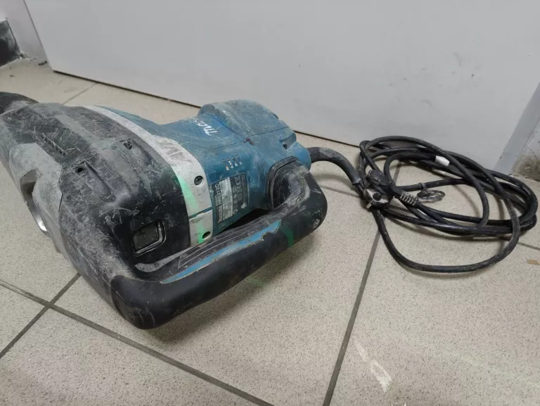 mlot-udarowo-obrotowy-makita-hr5212c-walizka-zasilanie-sieciowe