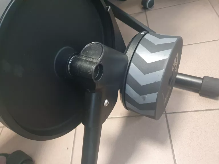 TRENAŻER WAHOO KICKR CORE KOMPLET INTERAKTYWNY ZWIFT