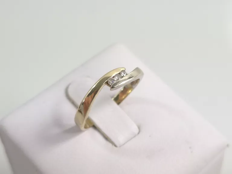 zloty-pierscionek-z-cyrkoniami-585-193g-r11-material-15835-2