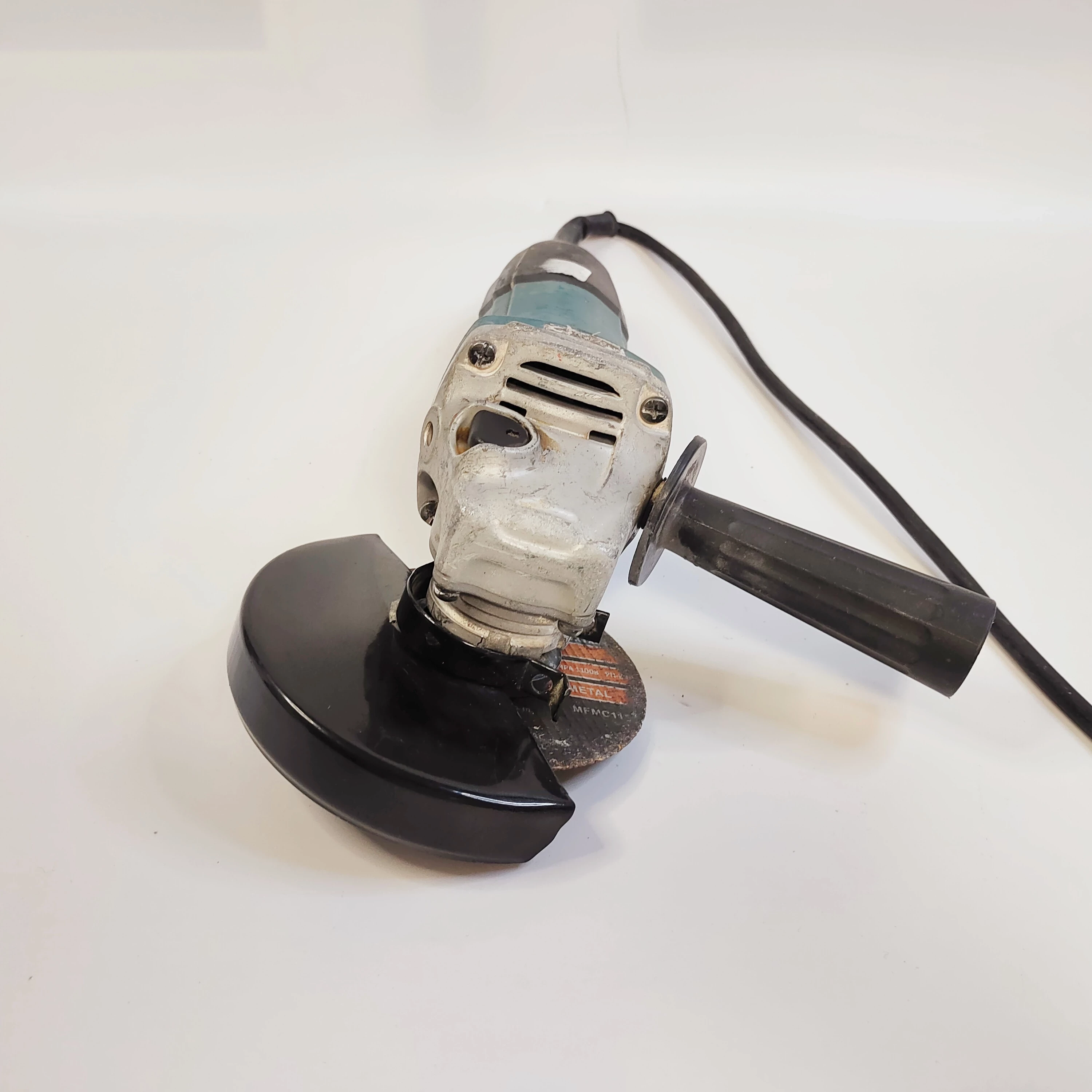 szlifierka-katowa-makita-pa6-gf30-rodzaj-zasilania-sieciowe