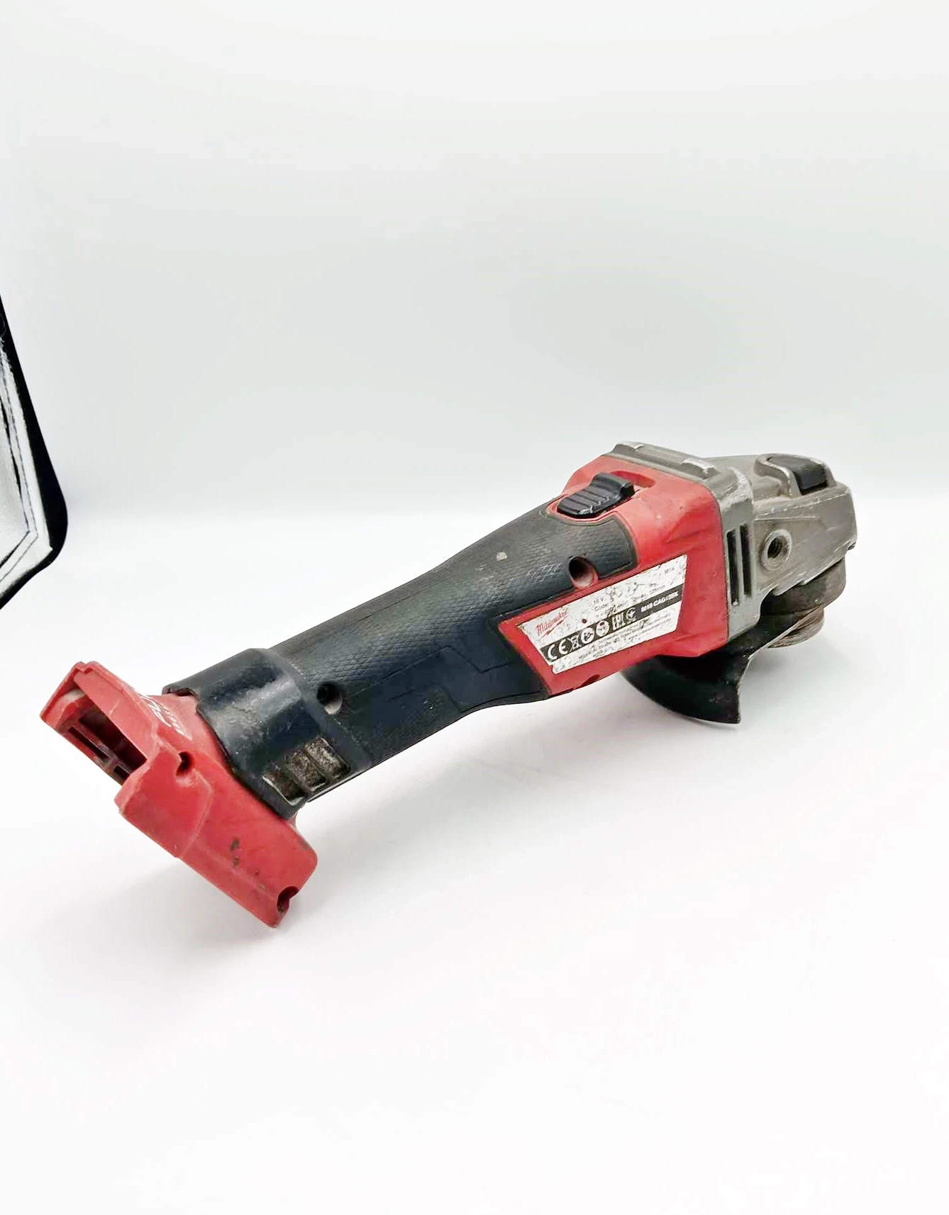 akumulatorowa-szlifierka-katowa-milwaukee-125mm-m18-cag125x-rodzaj-zasilania-akumulatorowe