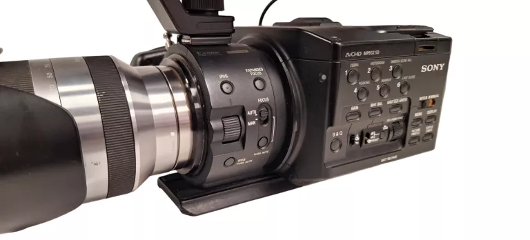 KAMERA SONY NEX-FS100 + OBIEKTYW I ŁADOWARKA