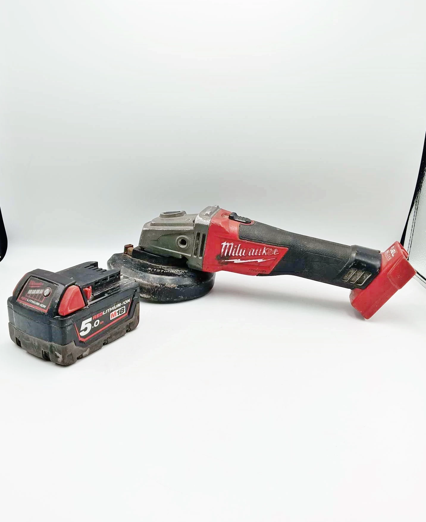 akumulatorowa-szlifierka-katowa-milwaukee-125mm-m18-cag125x-bukowska-118-poznan