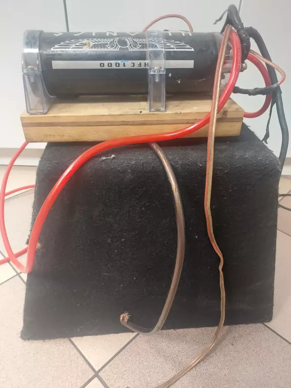 TUBA HIFONICS TITAN + WZMACNIACZ