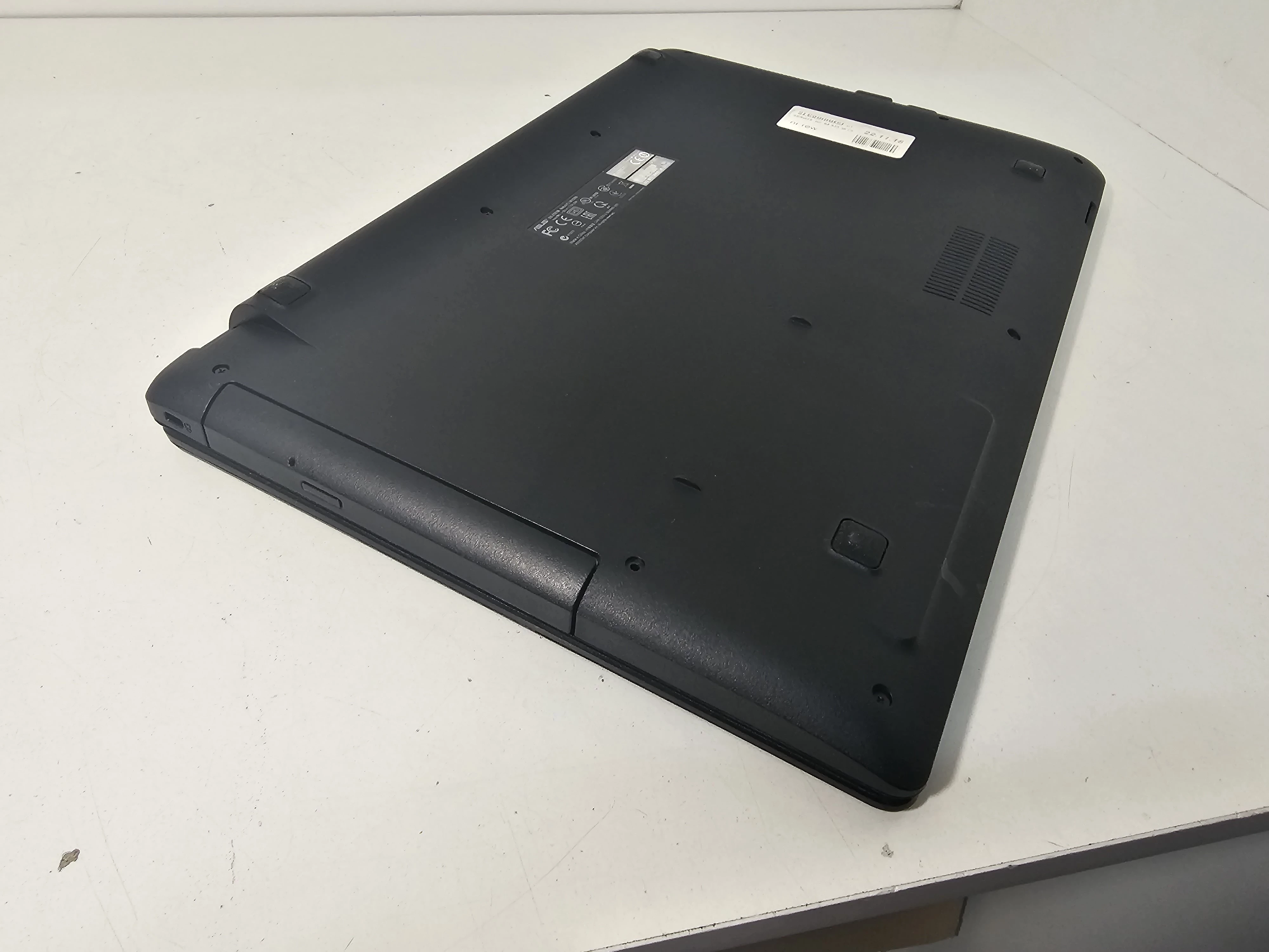 laptop-asus-f551m-uklad-klawiatury-es-qwerty